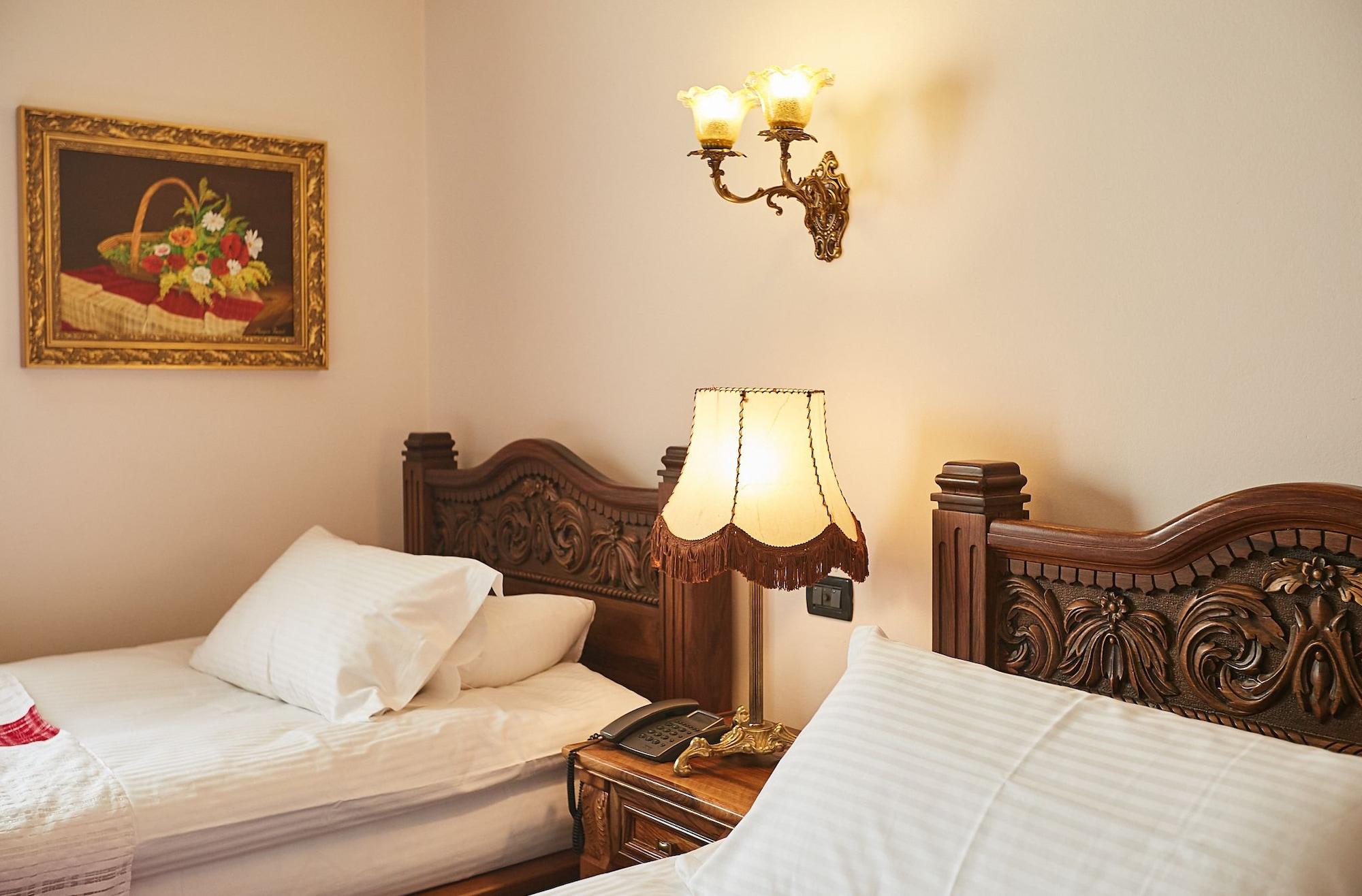 Brilant Antik Hotel Tirana Exterior photo