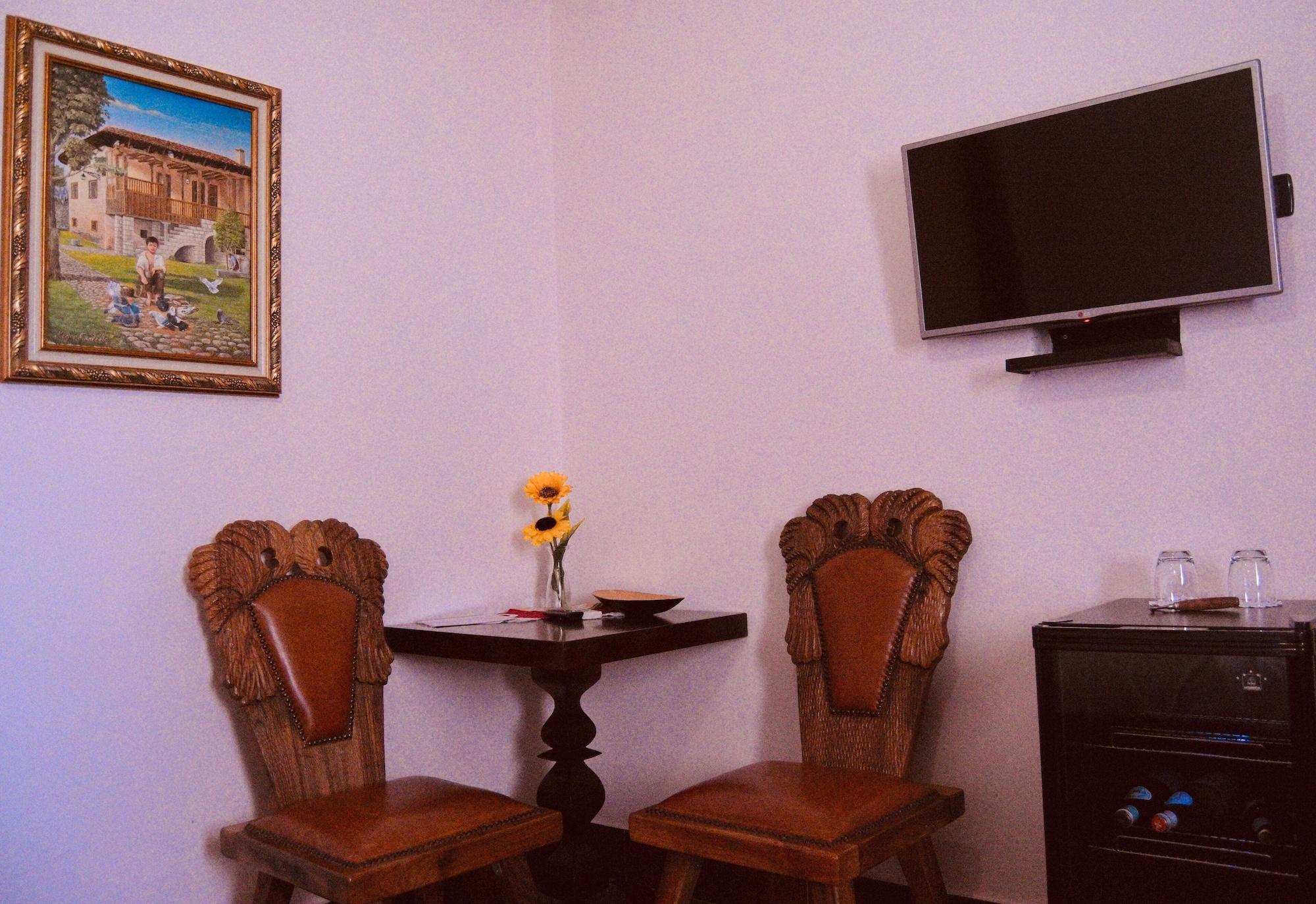 Brilant Antik Hotel Tirana Exterior photo